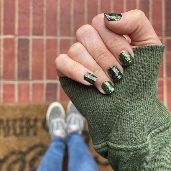 New Color Street Shamrockn’ and Rollin’🍀 Nail Set - Picture 6 of 6